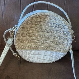 Brahmin purse. Great for Spring or Summer. Excellent condition. Gently used.